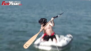 მისი საყვარელი მუსიკ ...